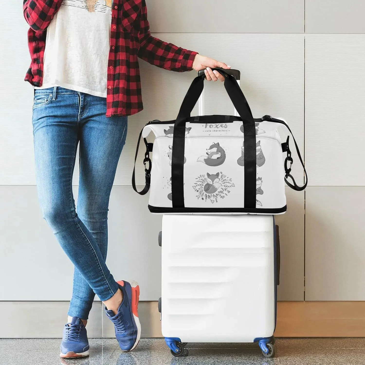 Cute Foxes Different Actions Seamless Black White Pattern Gym Duffel Bag, Polyester Travel Weekender Luggage Handbag with Waterproof Pocket for Wet Items, Unisex Foldable Tote for Sports