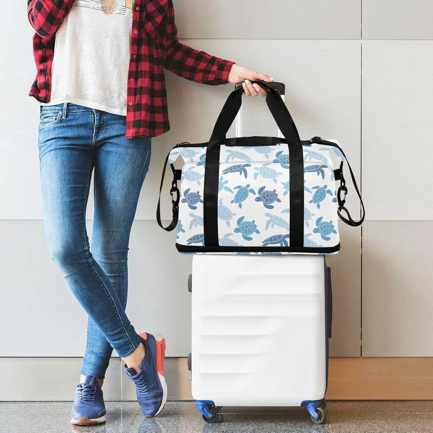 Cute Turtle Blue Big Bag for Travel Waterproof Gym Bag Women, Weekender Bag for Women with Toiletry Bag