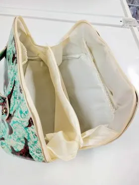 EXPANDABLE MAKEUP BAG