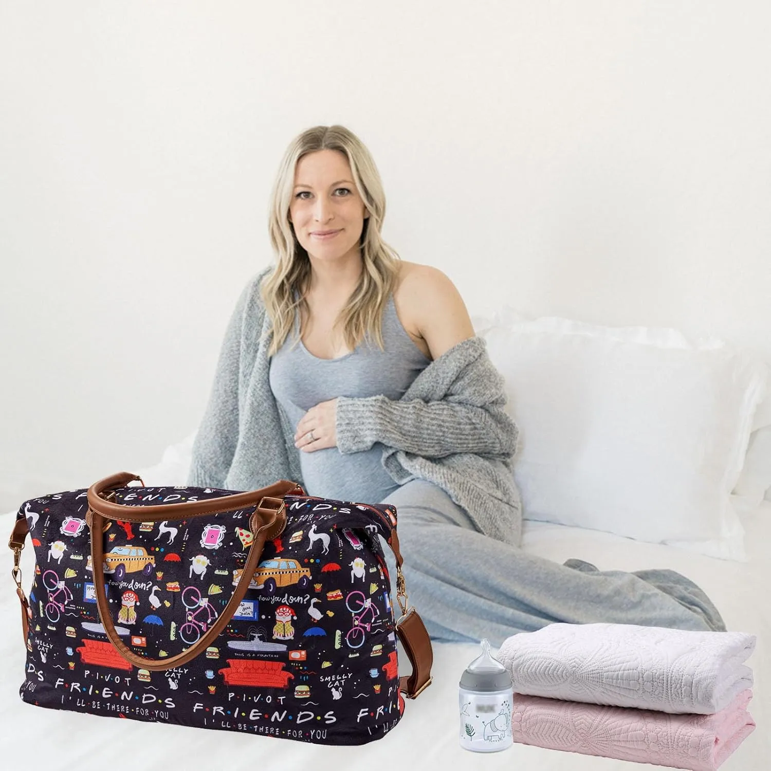 Friends TV Show Weekender Bags Extra Large, Stylish Travel Duffle Bag Waterproof, Surface Waterproof Weekend Bag, Lightweight Overnight Hospital Bags Western Gifts for Women with Shoulder Straps