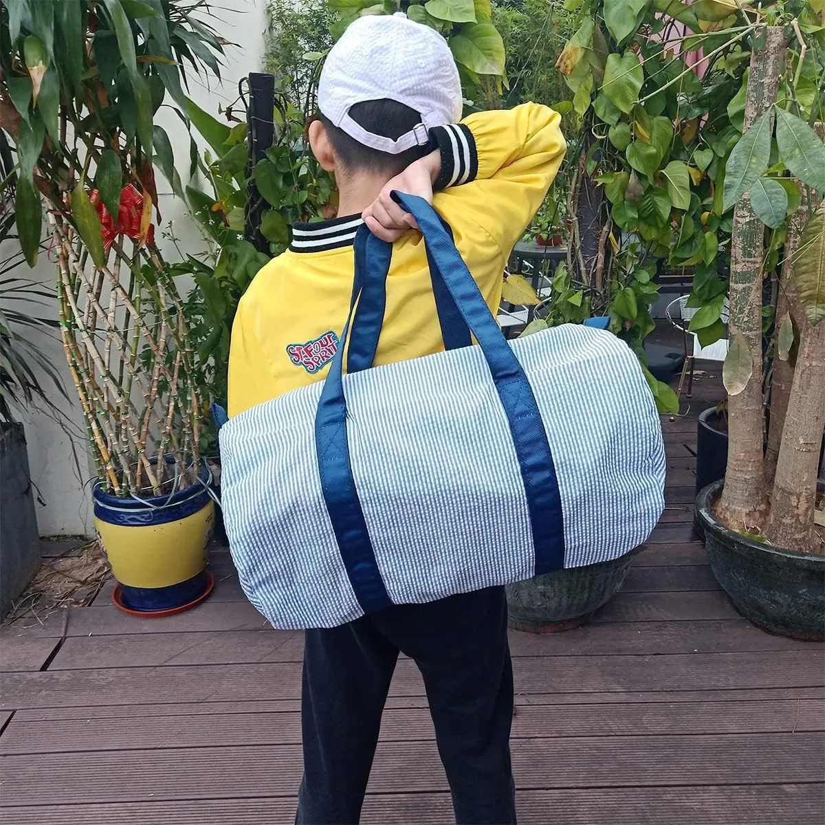 Kids Travel Overnight Bag Seersucker Carry On Lightweight Weekender Duffel Bag for Boys and Girls (Navy)