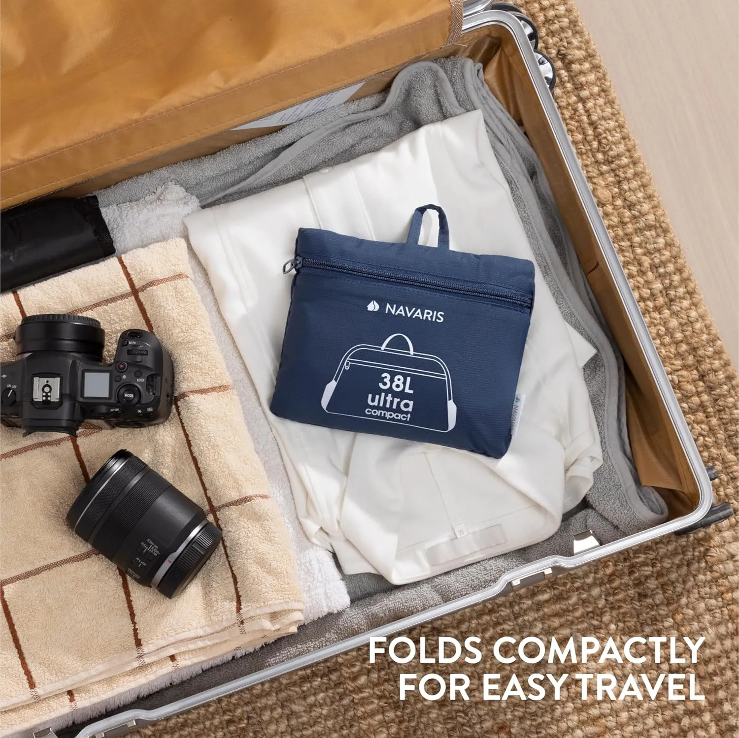Navaris Travel Bag - Weekend Foldable Holdall - Airline Cabin & Underseat Luggage - Durable & Lightweight - Large Duffle Bags with Pockets & Adjustable Strap - 38L Capacity, Navy