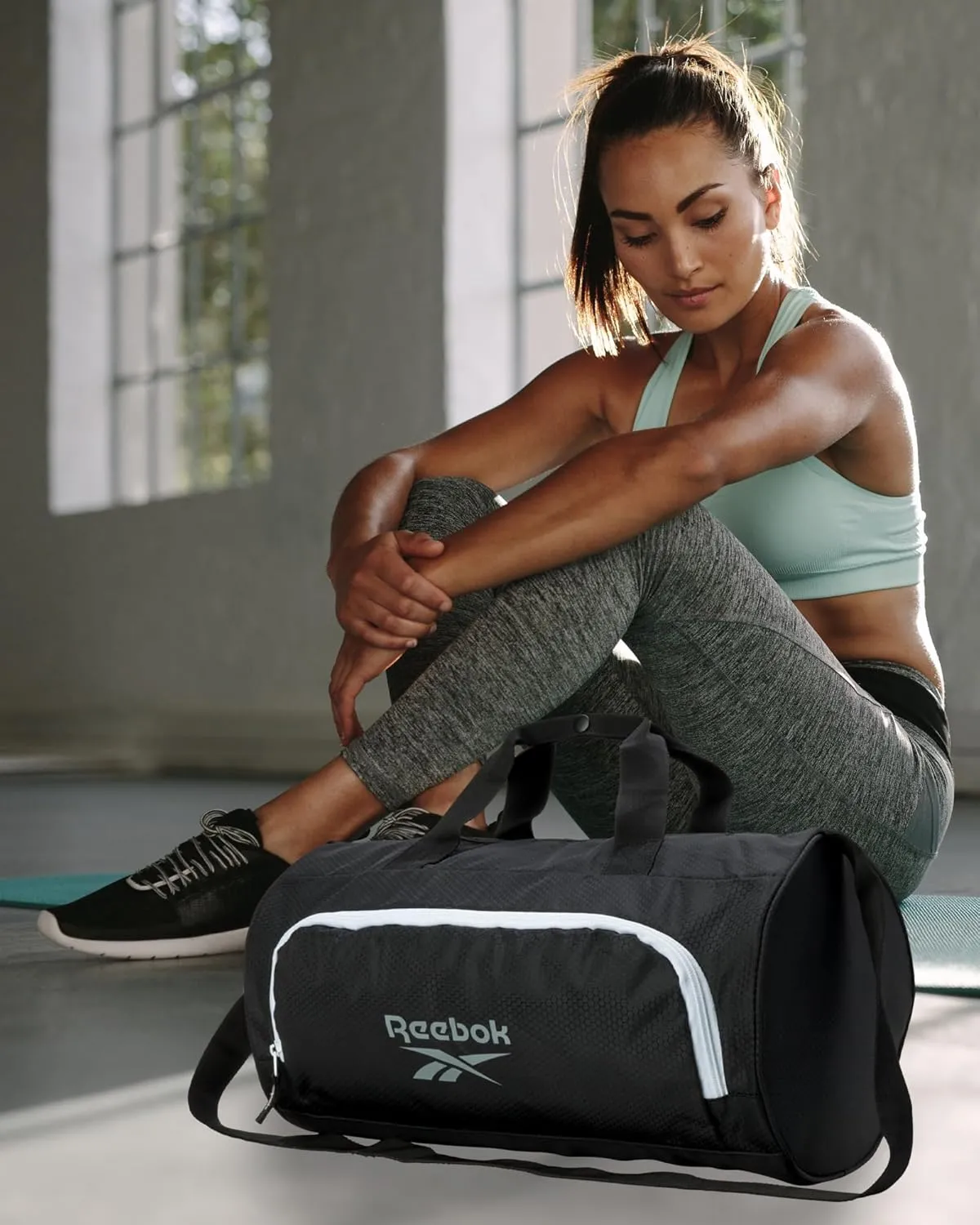 Reebok Duffle Bag - Unisex Lightweight Gym, Sports and Travel Carry On Weekender Bag for Men and Women, Size One Size, Perth II Black