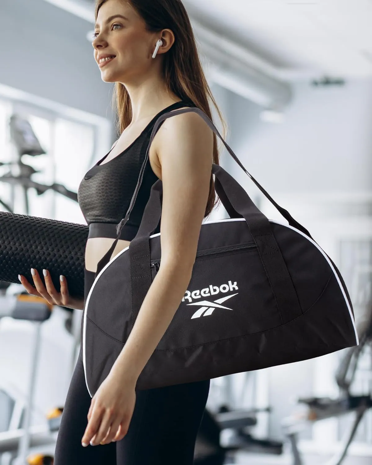 Reebok Duffle Bag - Unisex Lightweight Gym, Sports and Travel Carry On Weekender Bag for Men and Women, Size One Size, Solange Black