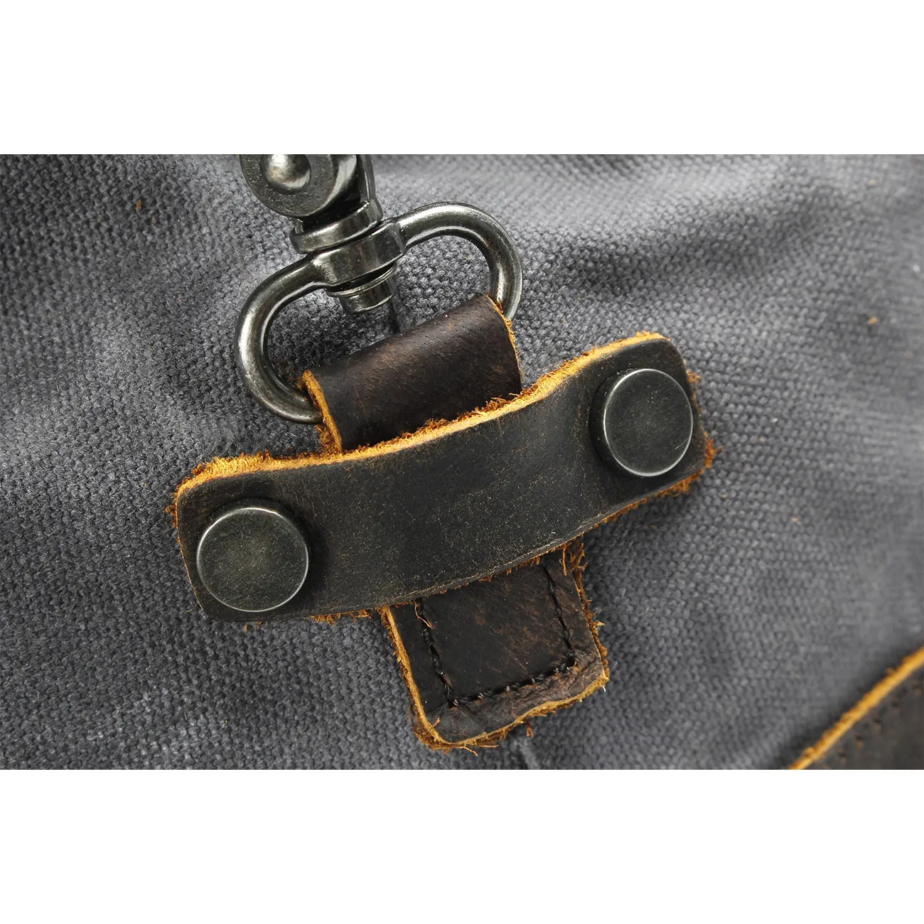 Travel in Style with the Qaanaq Canvas Duffle Bag