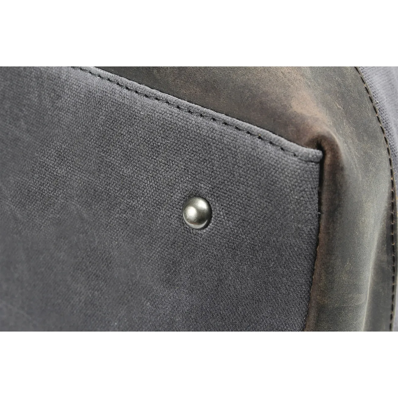 Travel in Style with the Qaanaq Canvas Duffle Bag