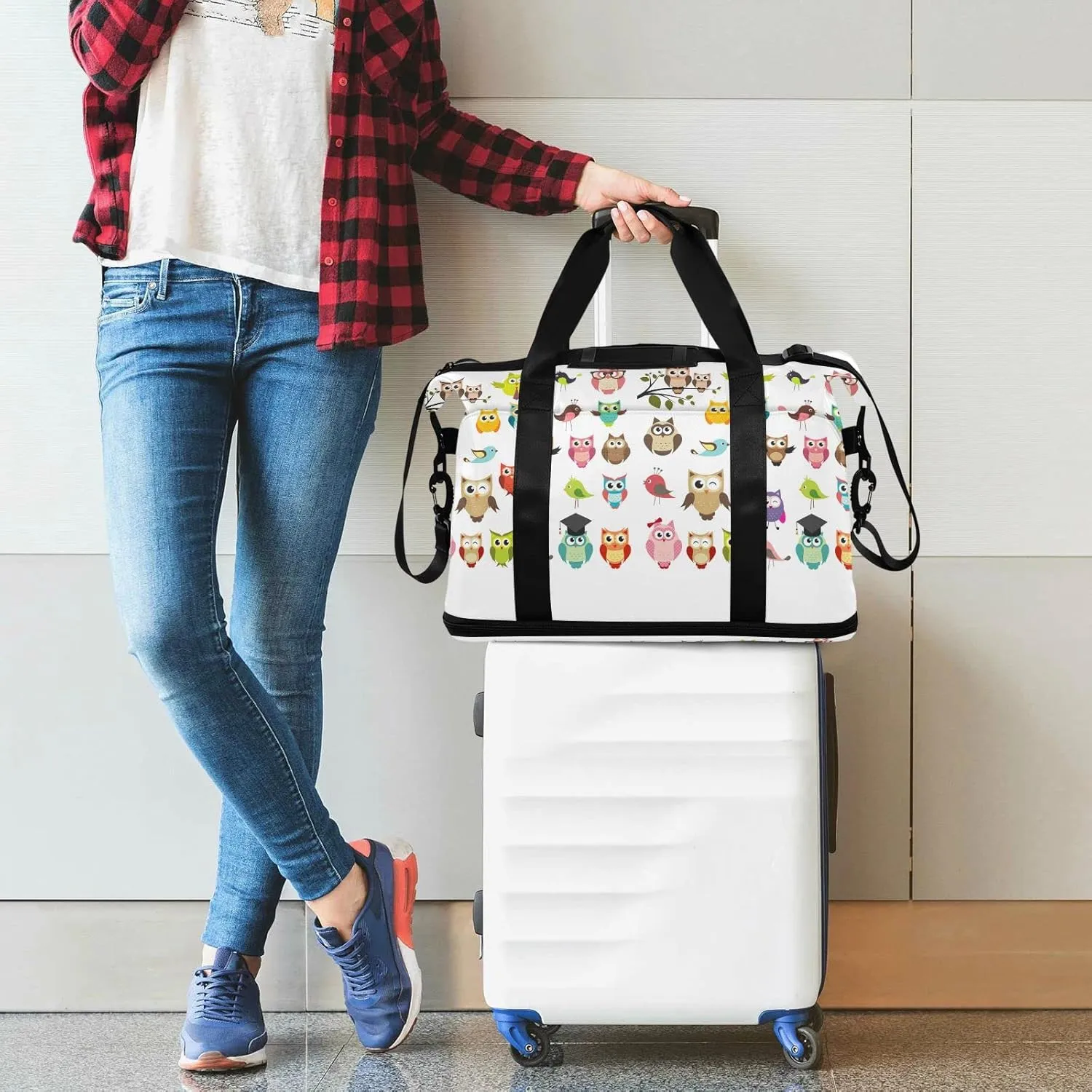 Tribal Ethnic Owls Seamless on White Gym Duffel Bag, Polyester Travel Weekender Luggage Handbag with Waterproof Pocket for Wet Items, Unisex Foldable Tote for Sports